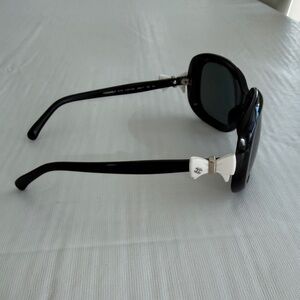 Chanel Black Sunglasses with  White Bow Logo – Authentic